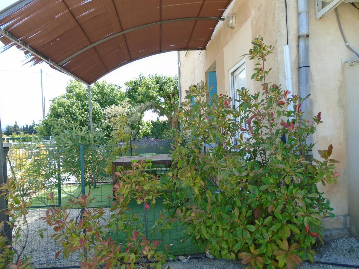 Вилла Gite Les Feuilles De Chene Карпантра Экстерьер фото